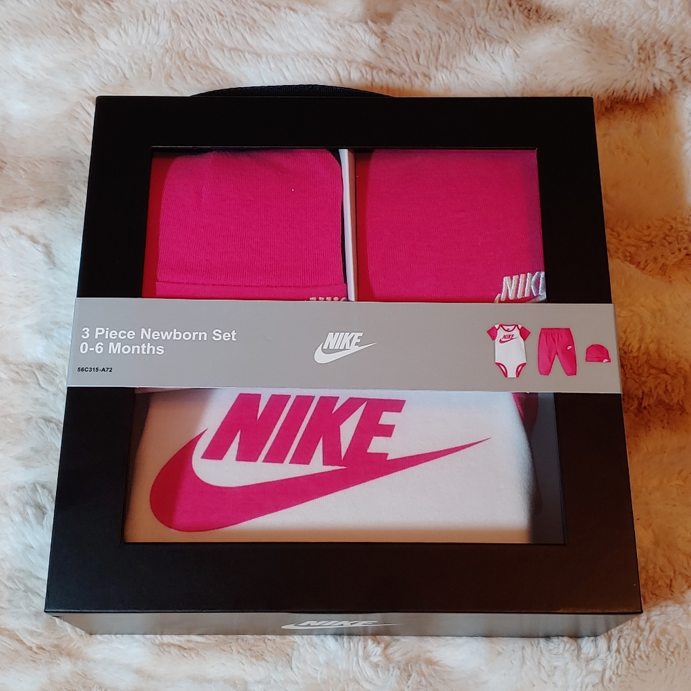 Nike 3-Piece Newborn Set